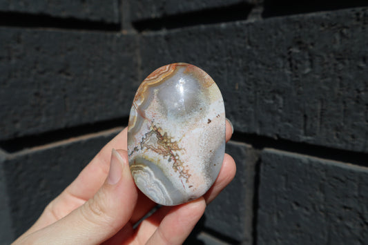 Mexican Crazy Lace Agate Palm Stone MP4